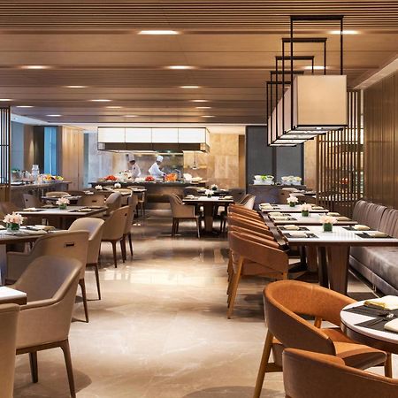 Отель Courtyard By Marriott Zhengzhou East Экстерьер фото