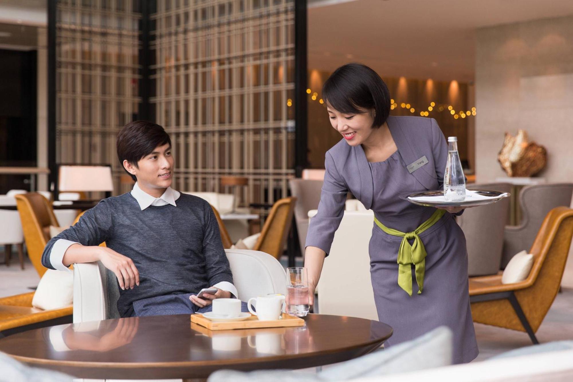 Отель Courtyard By Marriott Zhengzhou East Экстерьер фото