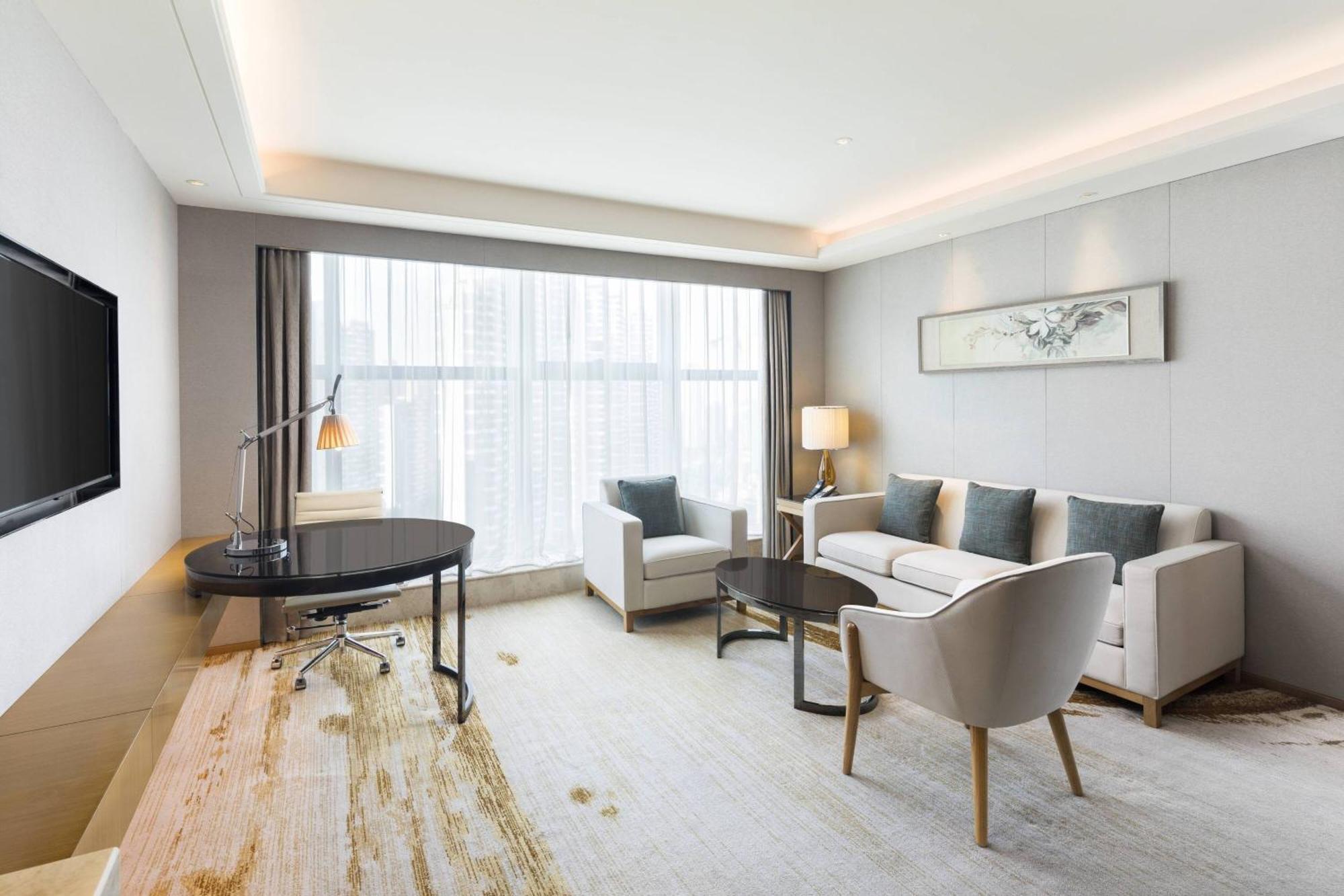 Отель Courtyard By Marriott Zhengzhou East Экстерьер фото