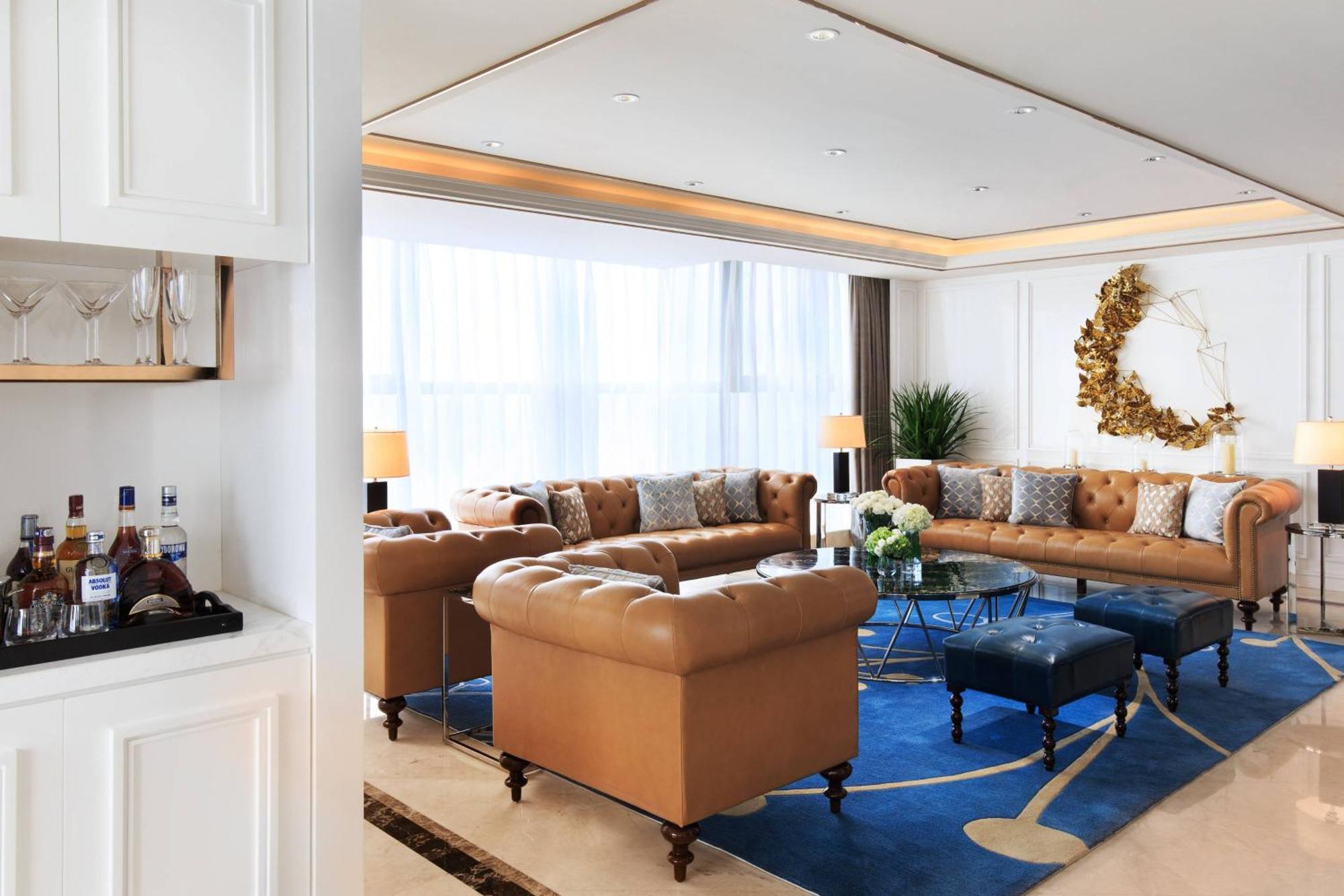 Отель Courtyard By Marriott Zhengzhou East Экстерьер фото