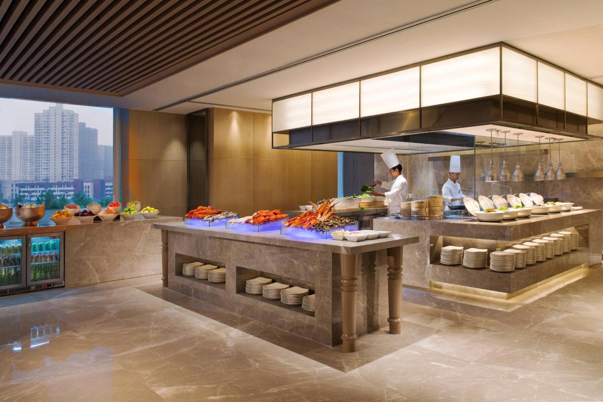 Отель Courtyard By Marriott Zhengzhou East Экстерьер фото