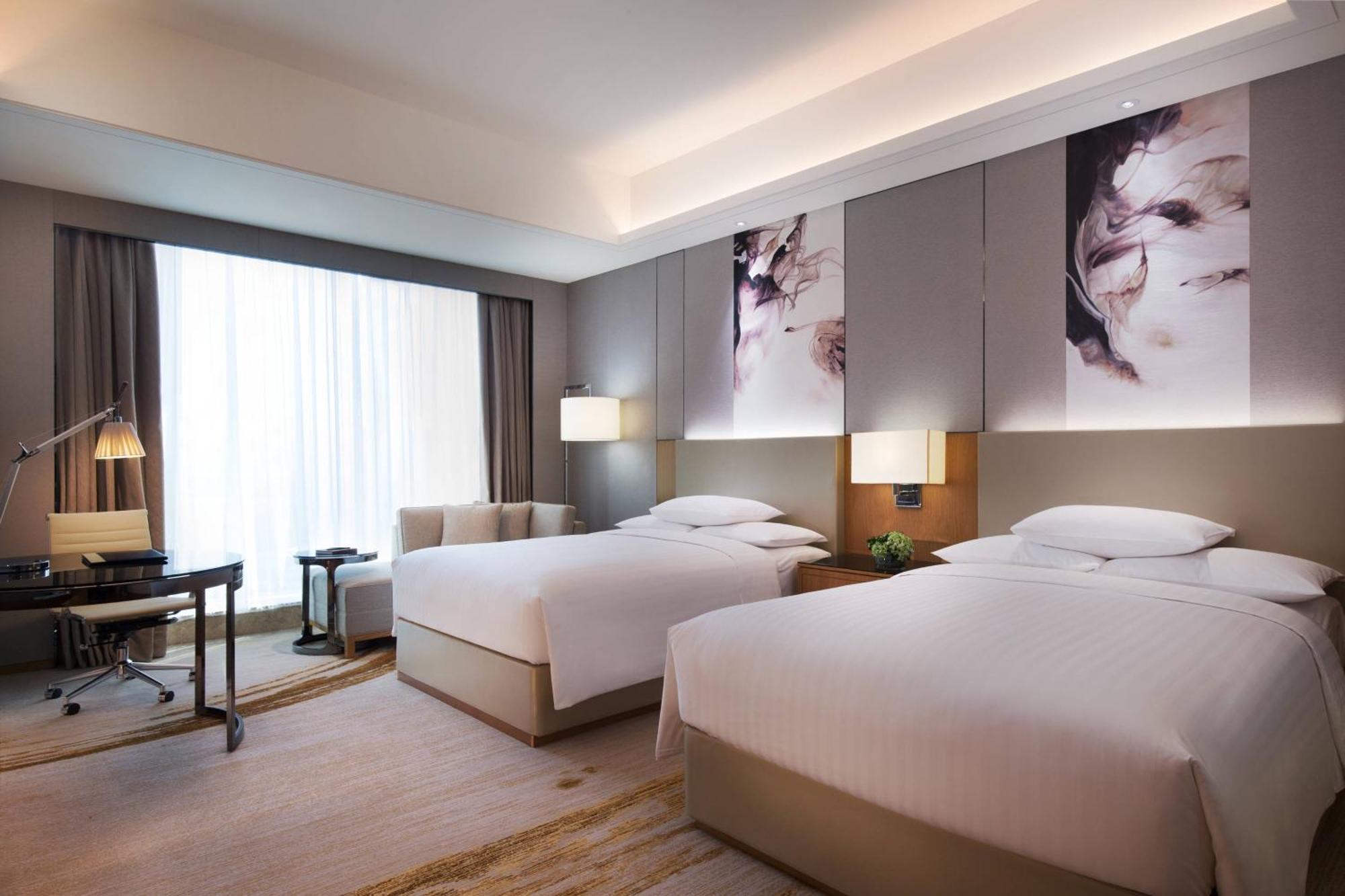Отель Courtyard By Marriott Zhengzhou East Экстерьер фото