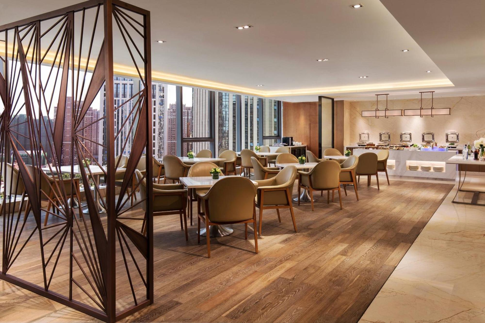 Отель Courtyard By Marriott Zhengzhou East Экстерьер фото