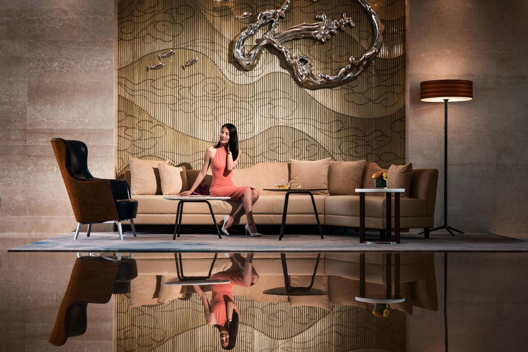 Отель Courtyard By Marriott Zhengzhou East Экстерьер фото