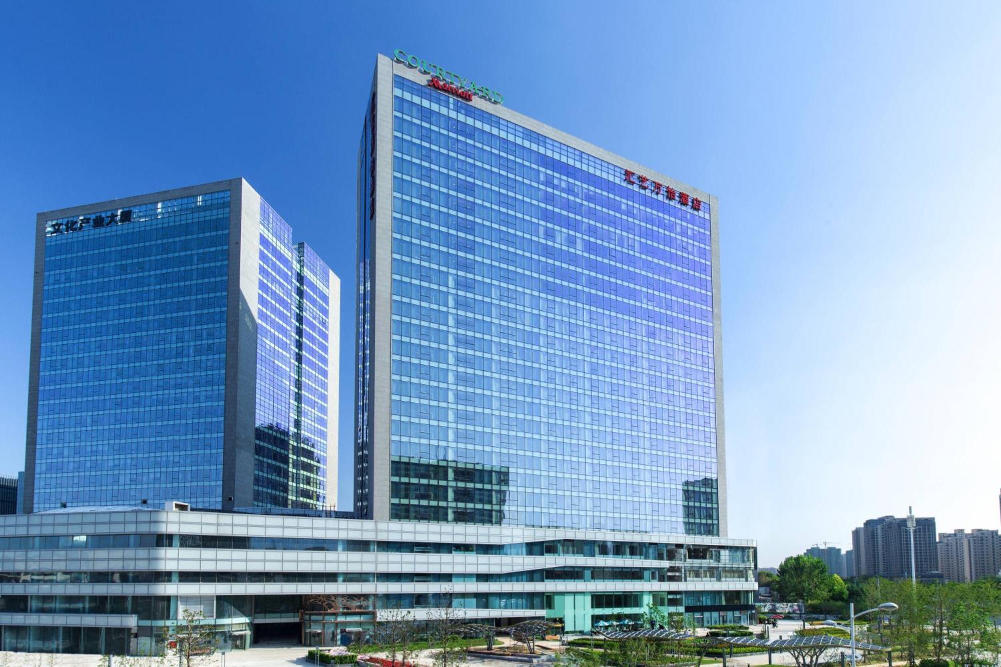 Отель Courtyard By Marriott Zhengzhou East Экстерьер фото