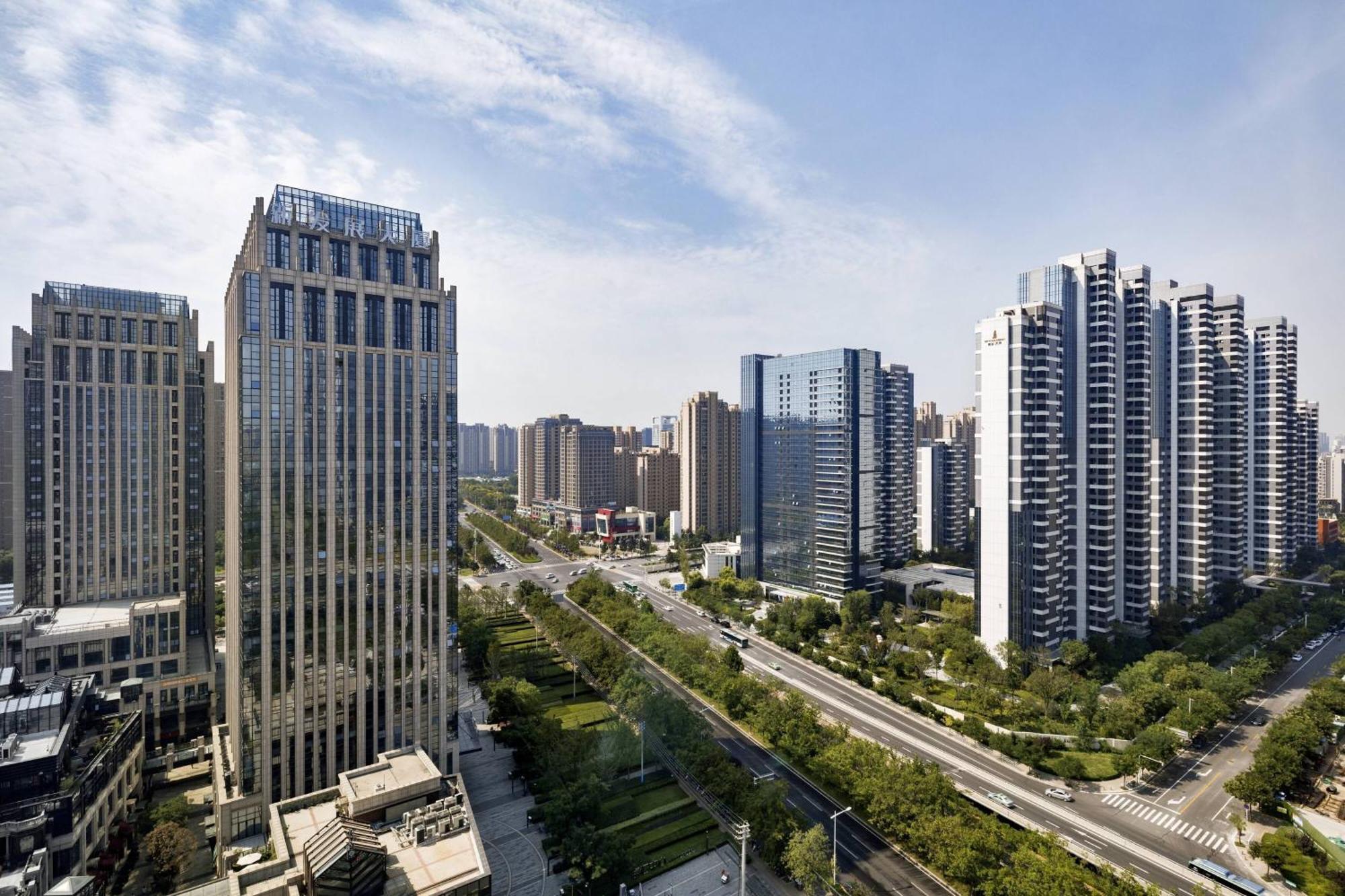 Отель Courtyard By Marriott Zhengzhou East Экстерьер фото