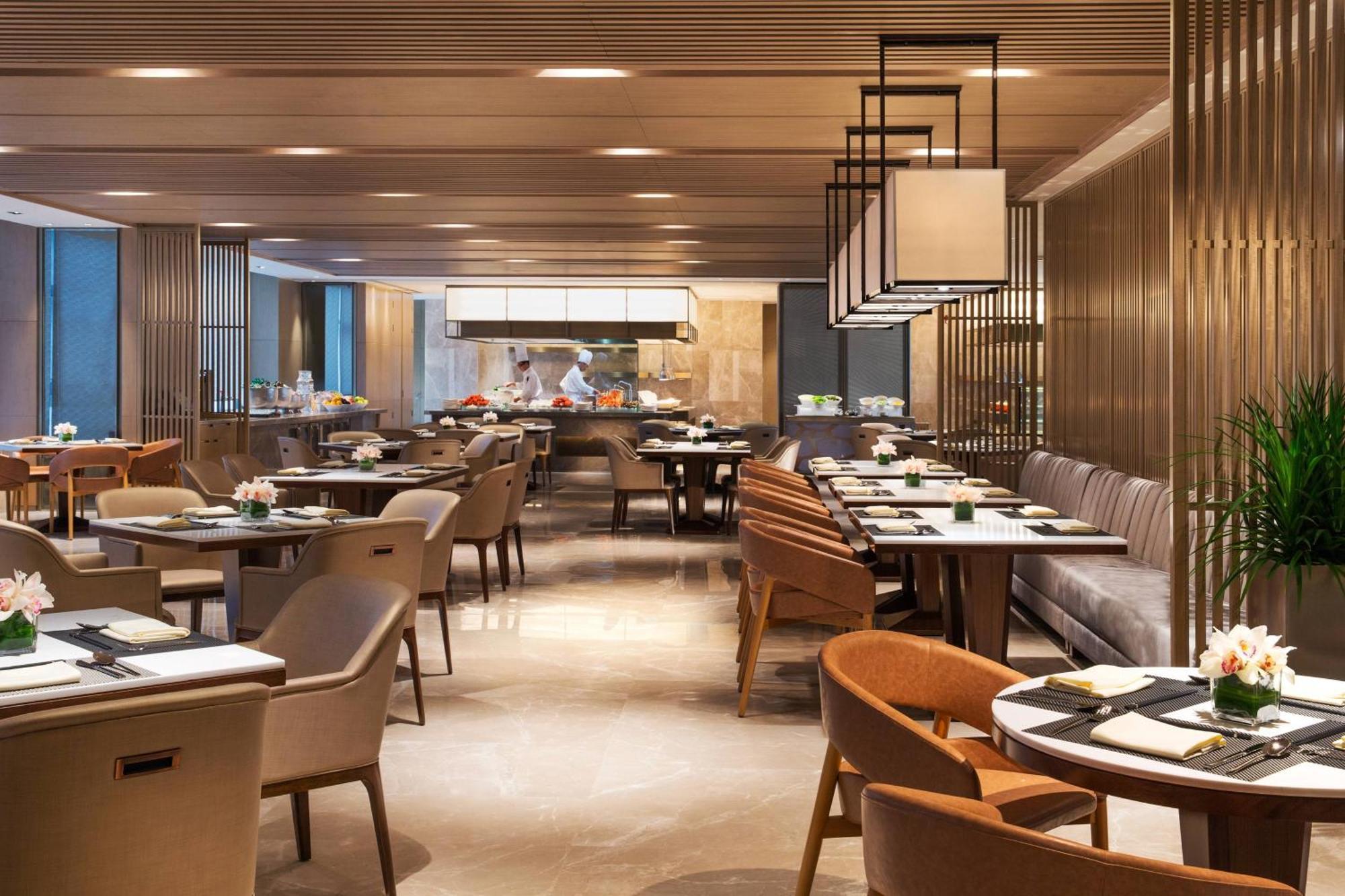 Отель Courtyard By Marriott Zhengzhou East Экстерьер фото