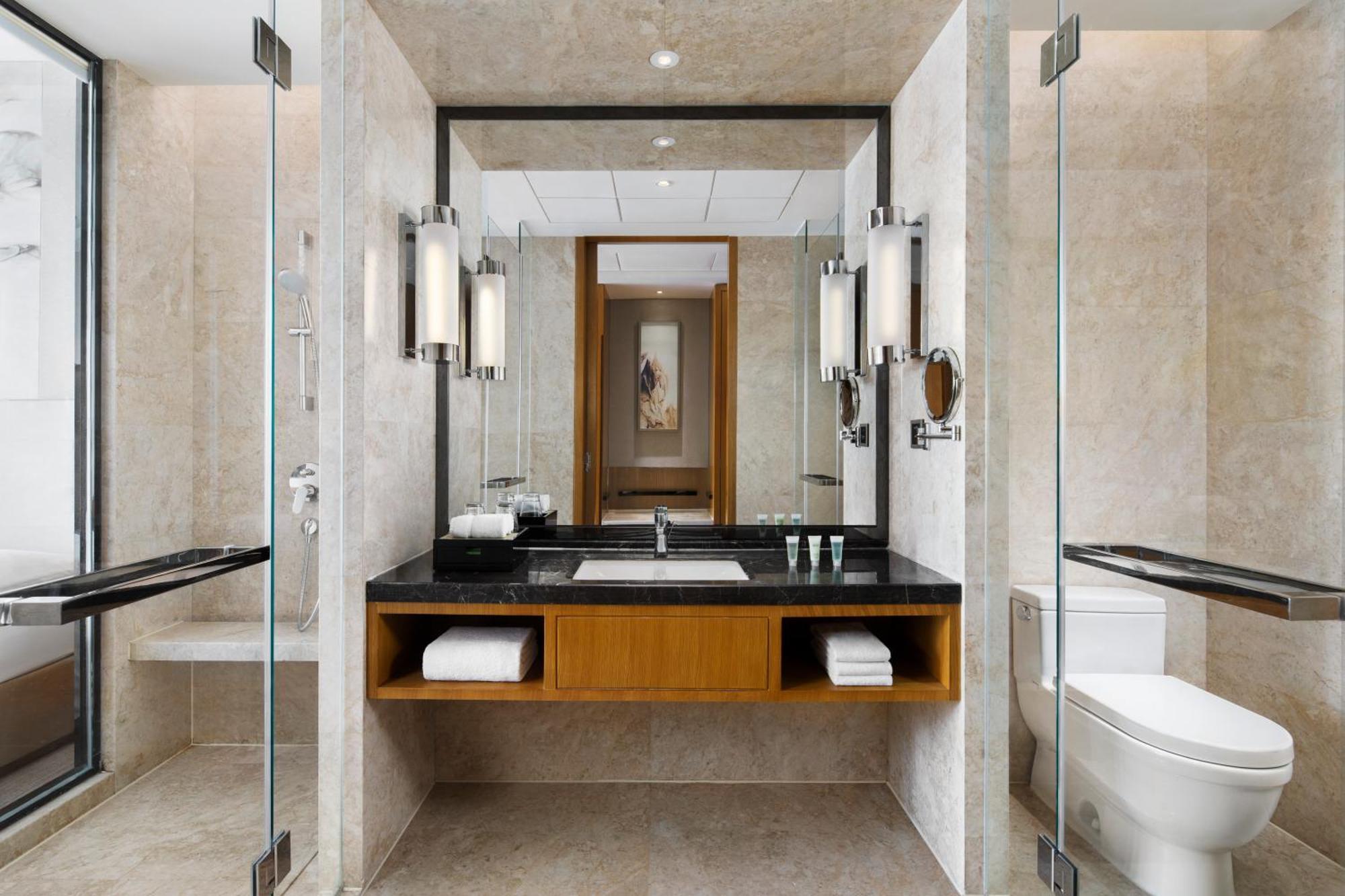 Отель Courtyard By Marriott Zhengzhou East Экстерьер фото