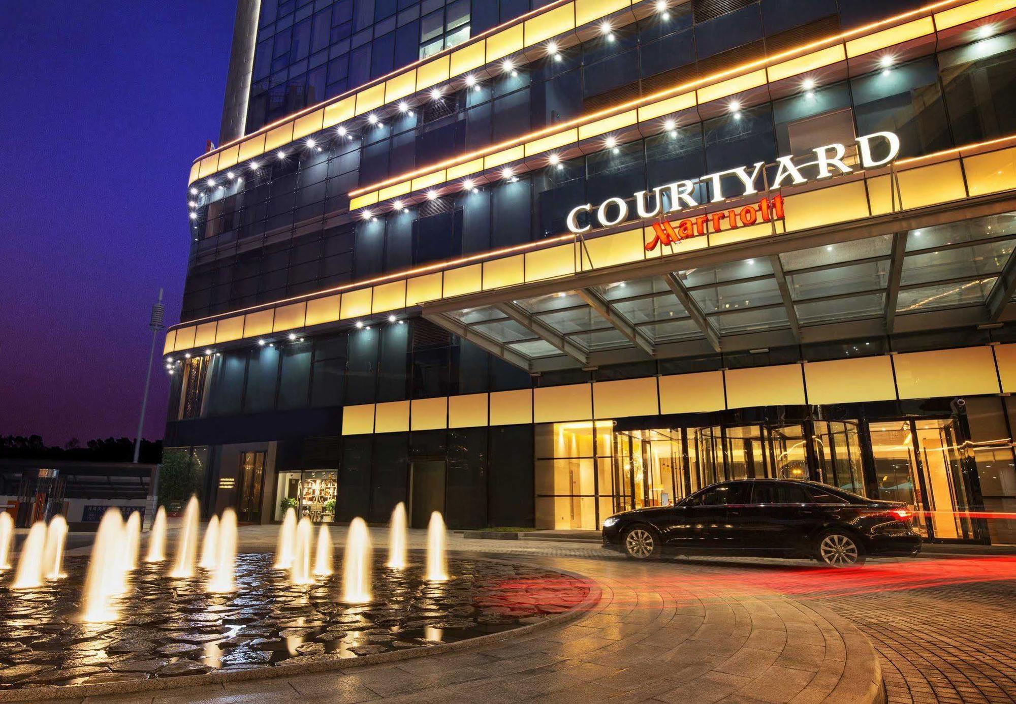 Отель Courtyard By Marriott Zhengzhou East Экстерьер фото
