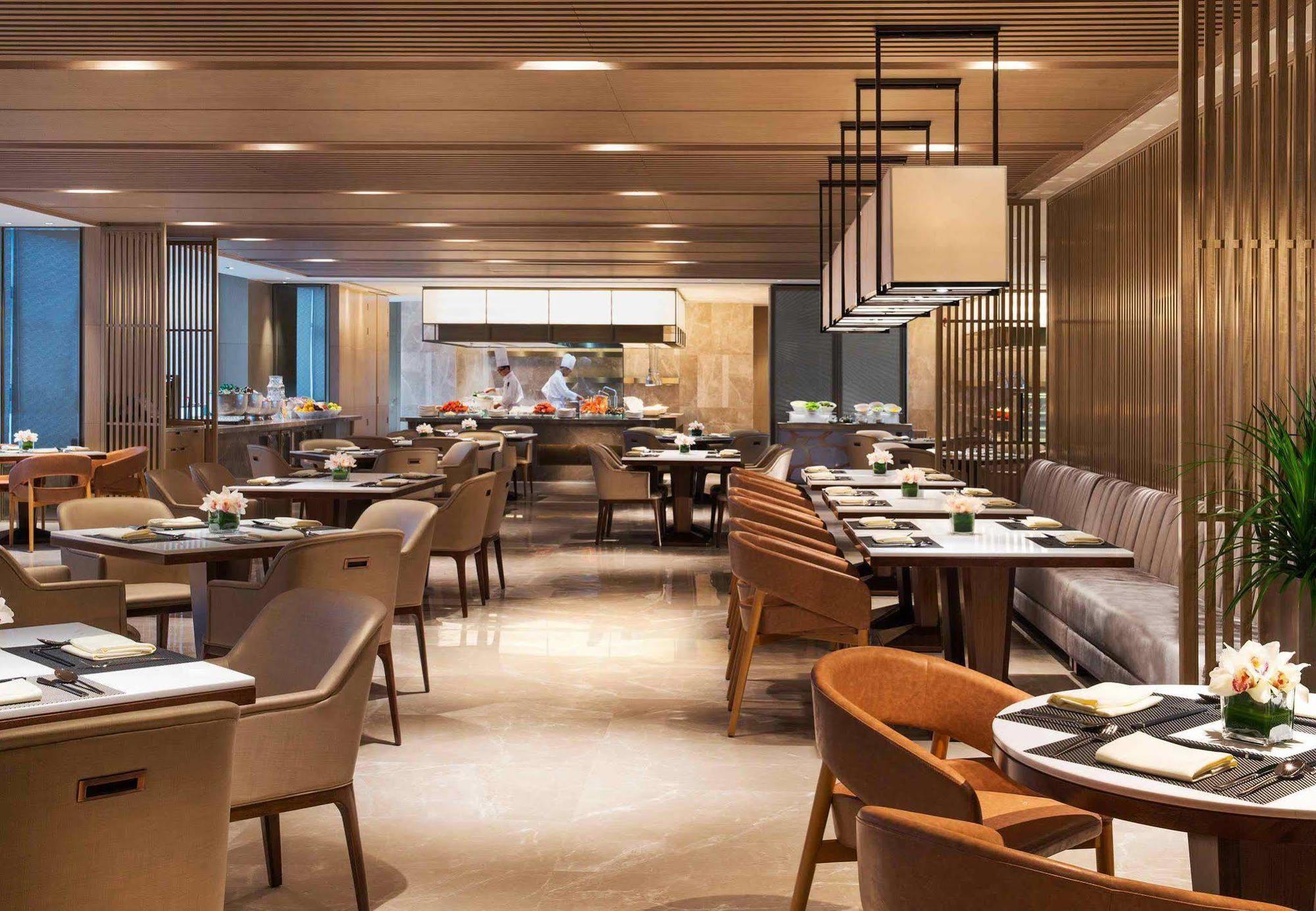 Отель Courtyard By Marriott Zhengzhou East Экстерьер фото